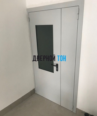 Металлическая полуторная остекленная противопожарная дверь Ei 60 RAL 7035