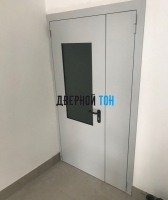 Металлическая полуторная остекленная противопожарная дверь Ei 60 RAL 7035