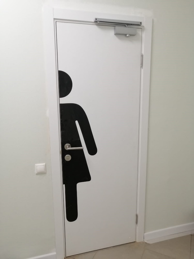 Пластиковая гладкая белая дверь Aquadoor WOMEN