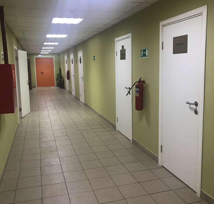 Пластиковые влагостойкие двери Aquadoor в белом цвете
