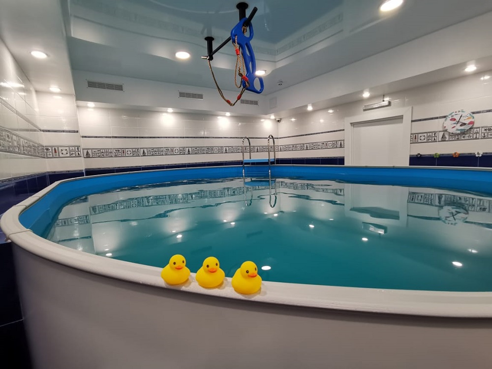 Влагостойкие двери Aquadoor для бассейна