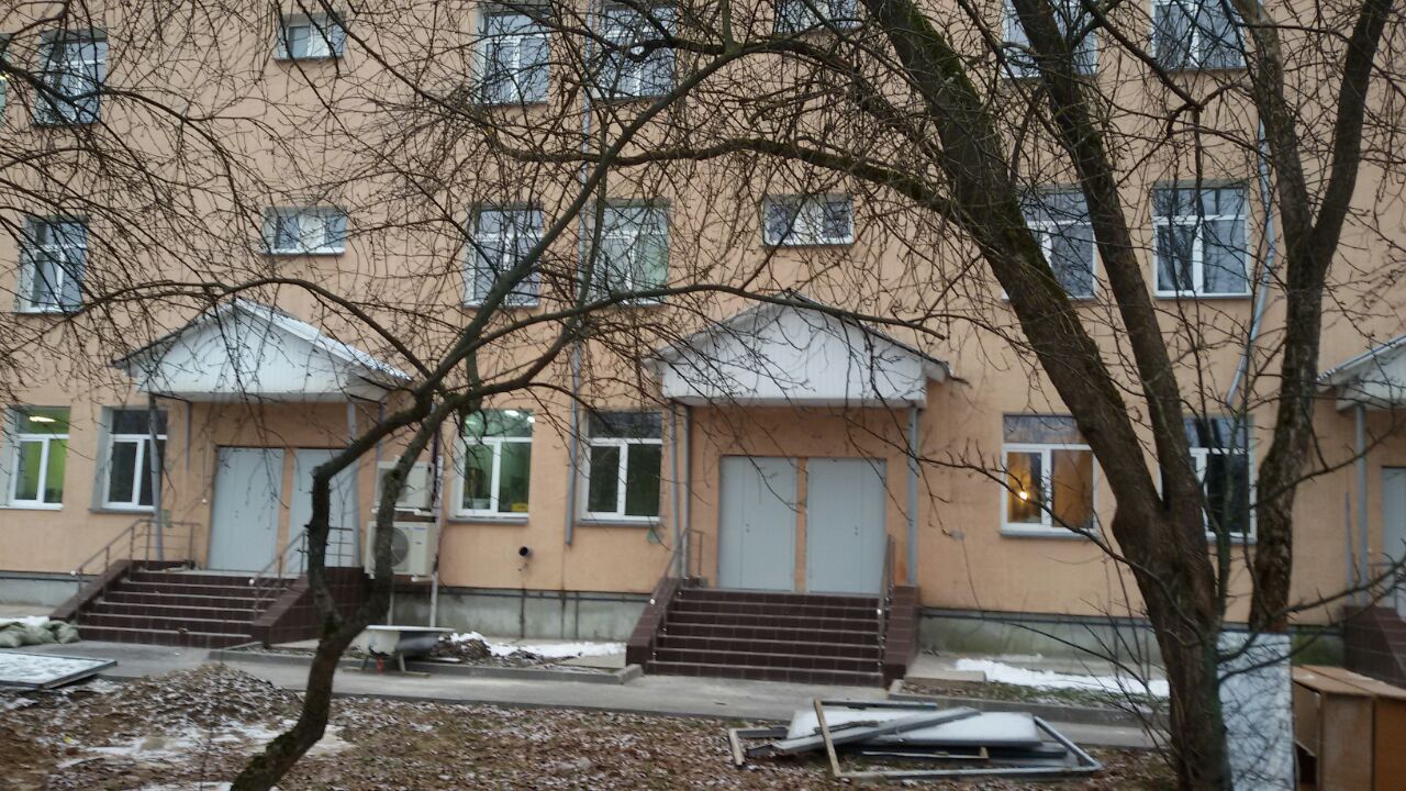 Металлическая полуторная противопожарная дверь Ei 60 в цвете RAL 7035